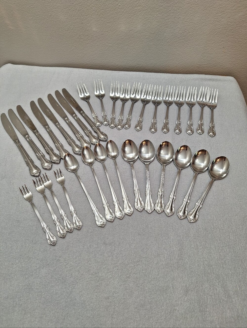 34 Piece Victoria By Salem Stainless Flatware Forks Knives Spoons Glossy Scroll